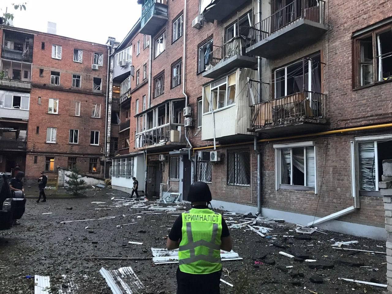 Появились подробности утреннего обстрела центра Харькова фото 3 2