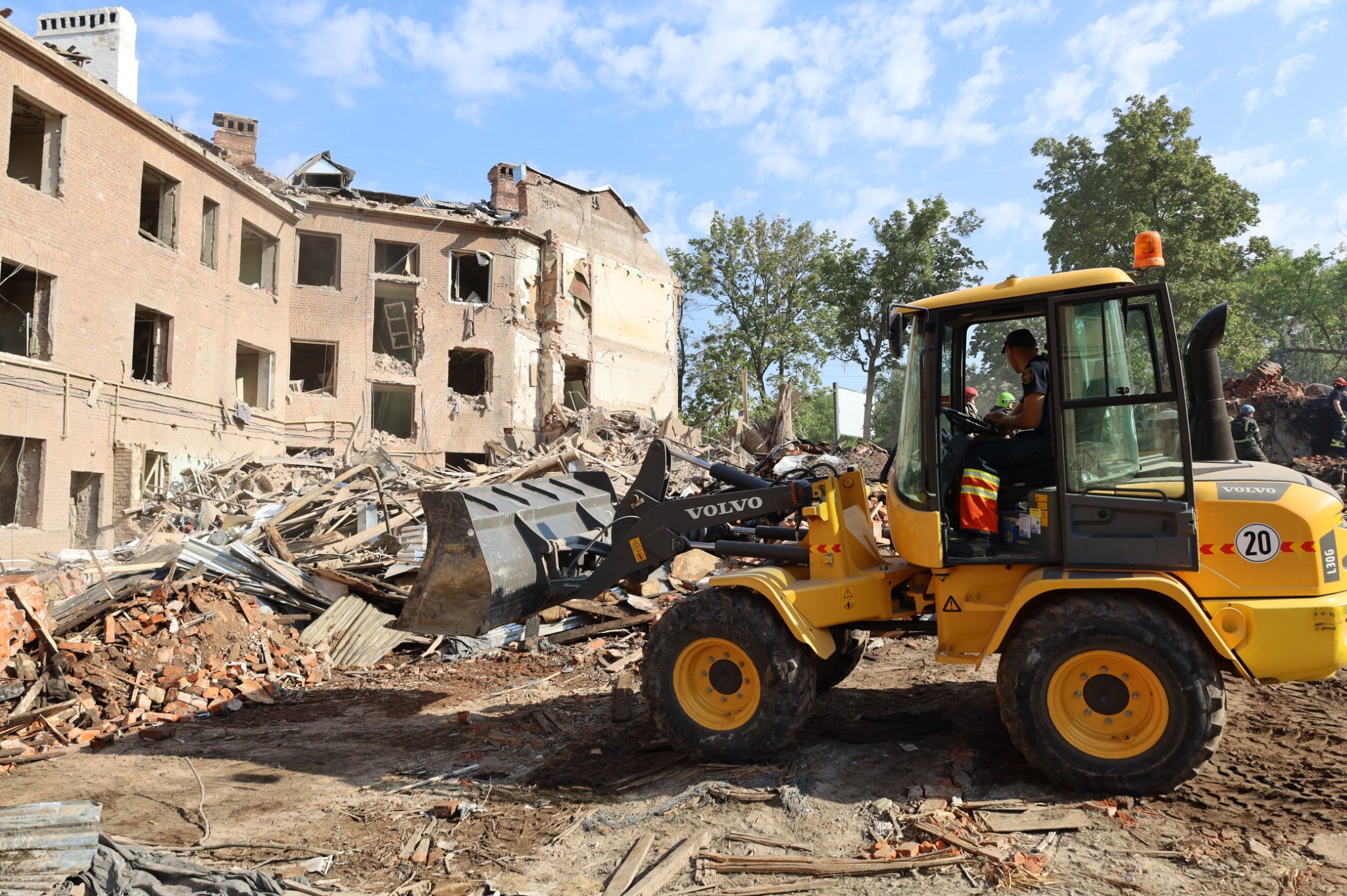 Що залишилось від гуртожитку у Харкові після удару "Іскандером" (фото) фото 1
