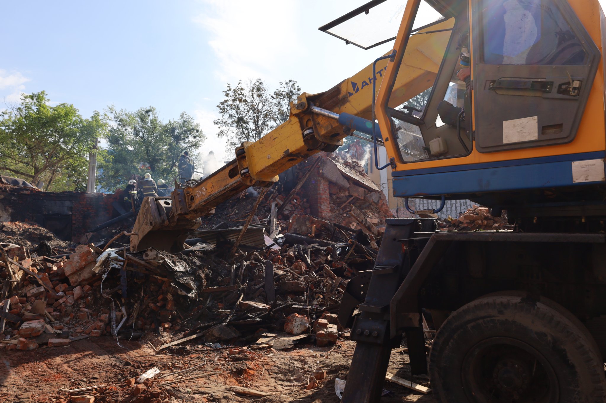 Что осталось от общежития в Харькове после удара "Искандером" (фото) фото 14 13