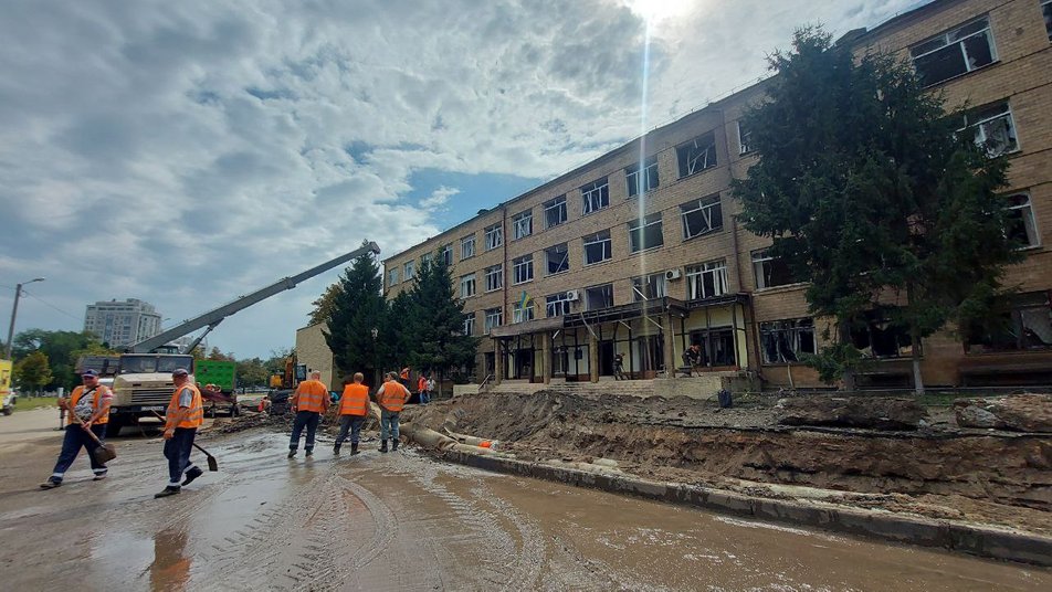 Ракета РФ разбила теплотрассу в Харькове фото 3 2