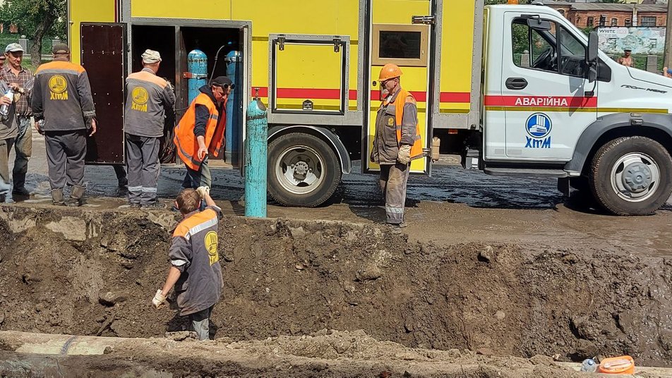 Ракета РФ розбила теплотрасу у Харкові фото 5 4