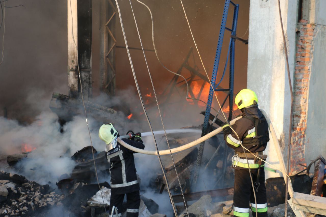 З'явились кадри наслідків вранішнього ракетного обстрілу Харкова