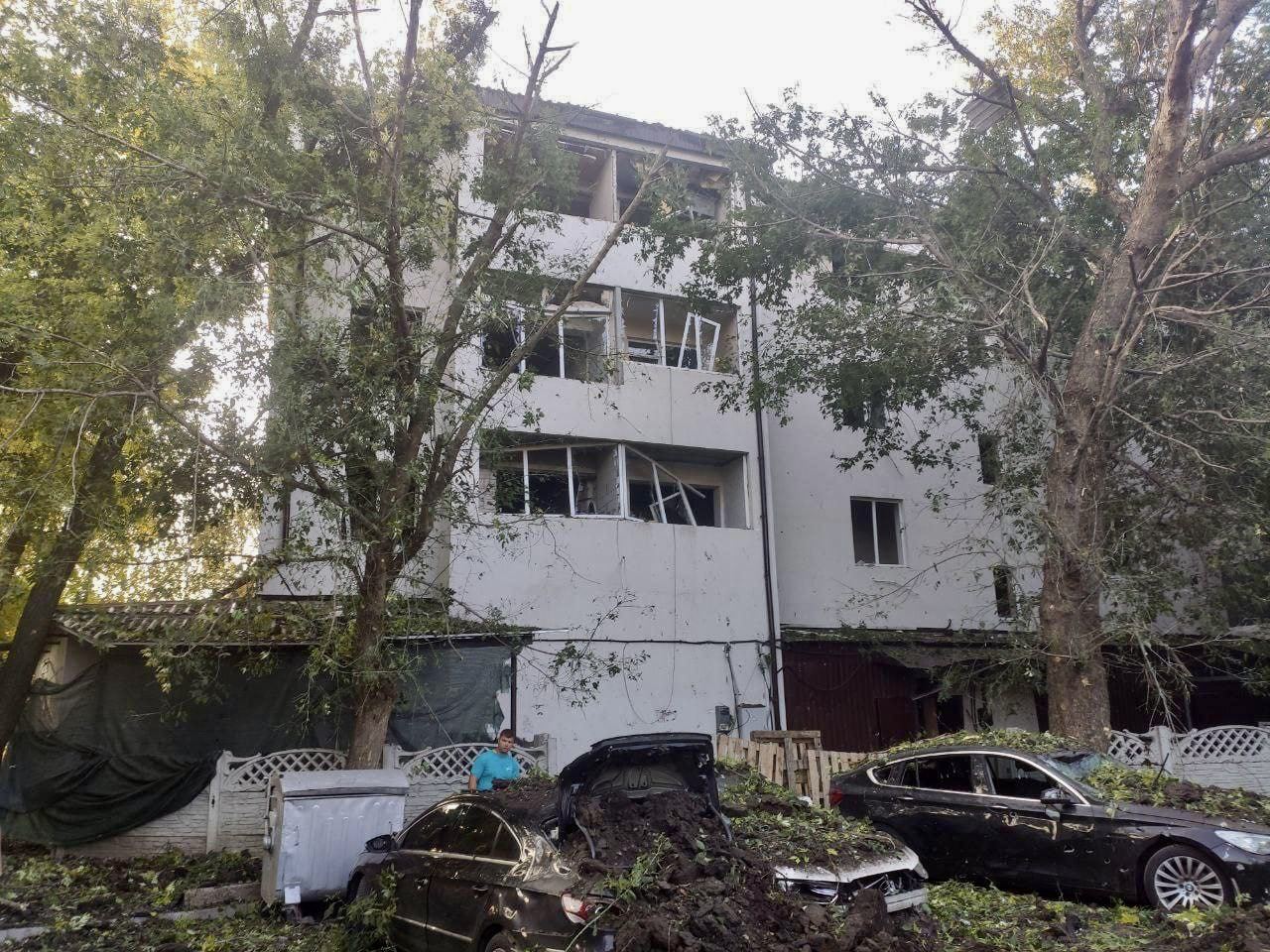 З'явились кадри наслідків вранішнього ракетного обстрілу Харкова