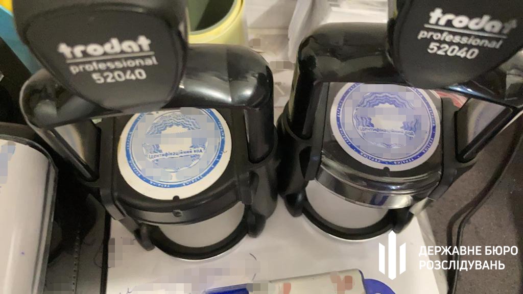 Брали от 5 до 10 тысяч: полицейский из Харькова оказался замешан в продаже разрешений на оружие фото 9 8