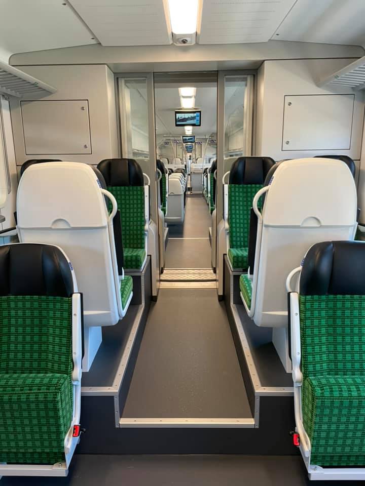 "Удобные сиденья, нормальные туалеты, места под велосипеды": как выглядят поезда, которые могут заменить электрички в Харьковской области фото 11 10