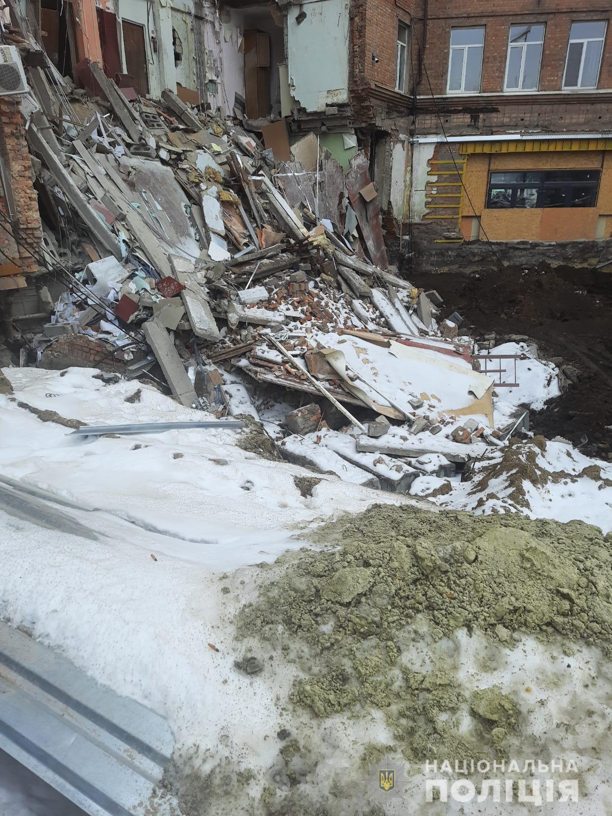 На проспекте Гагарина в доме обрушилась стена.