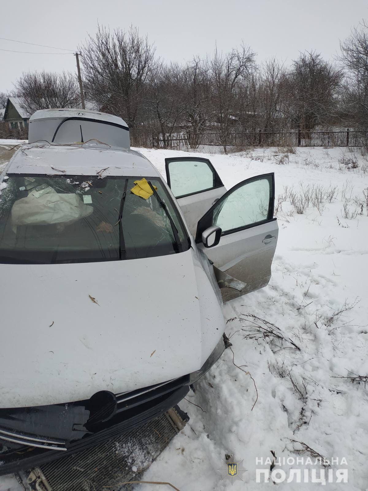 Под Харьковом такси "слетело" с моста &mdash; трое пострадавших.
