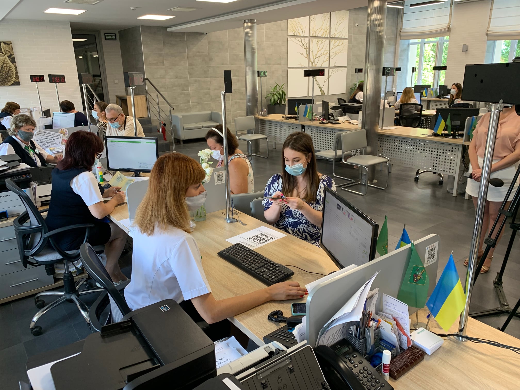 За субсидией — в смартфон:  в управлениях соцзащиты Харькова стали принимать документы через  приложение фото 2 1