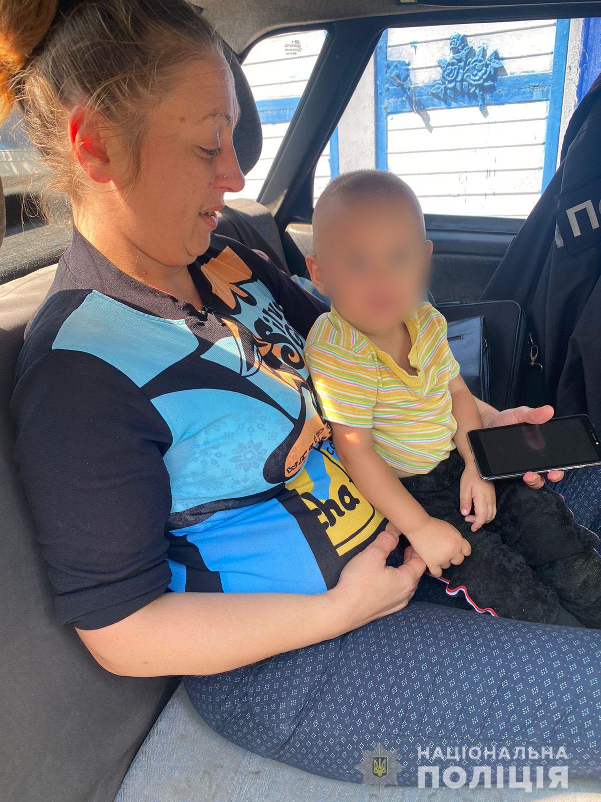 Украл ребенка у матери и сбежал через окно: харьковская полиция объявила в розыск горе-отца фото 1