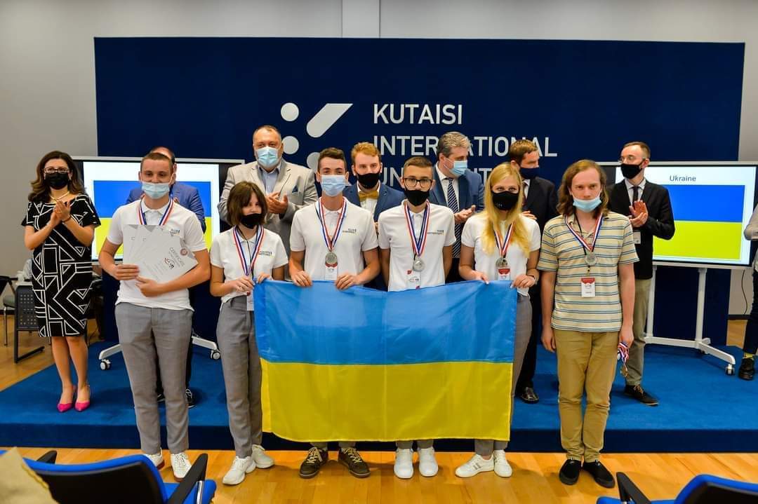 Харьковские лицеисты завоевали "серебро" на Международном турнире юных физиков. Фото из личного архива Ильи Шкирко