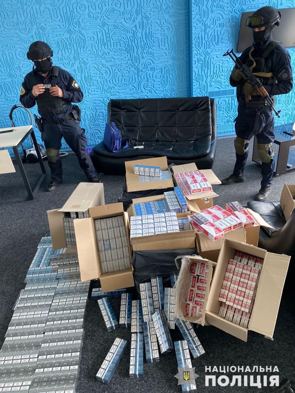 Требовали 700 000 долларов и угрожали расправой: в Харькове будут судить банду рэкетиров фото 2 1