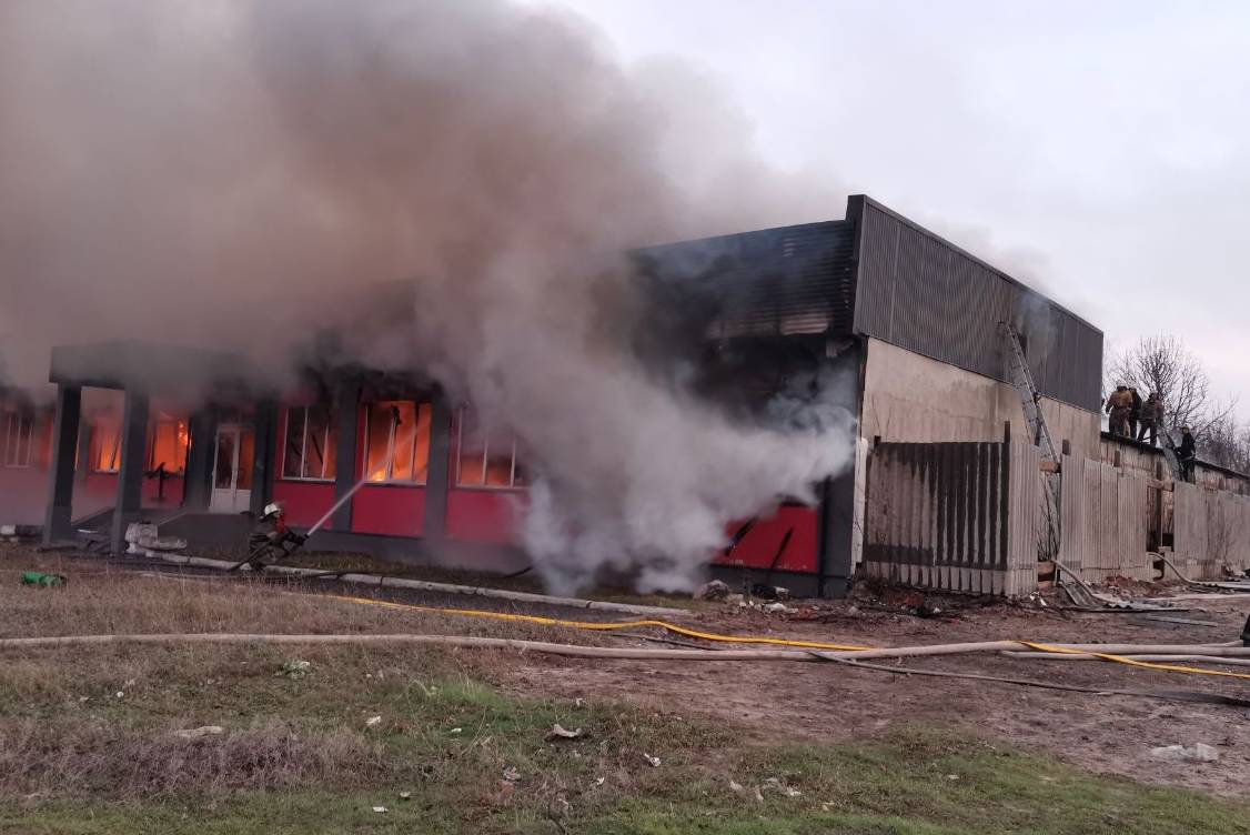 Пожар возник утром. Фото ГСЧС Украины в Харьковской области