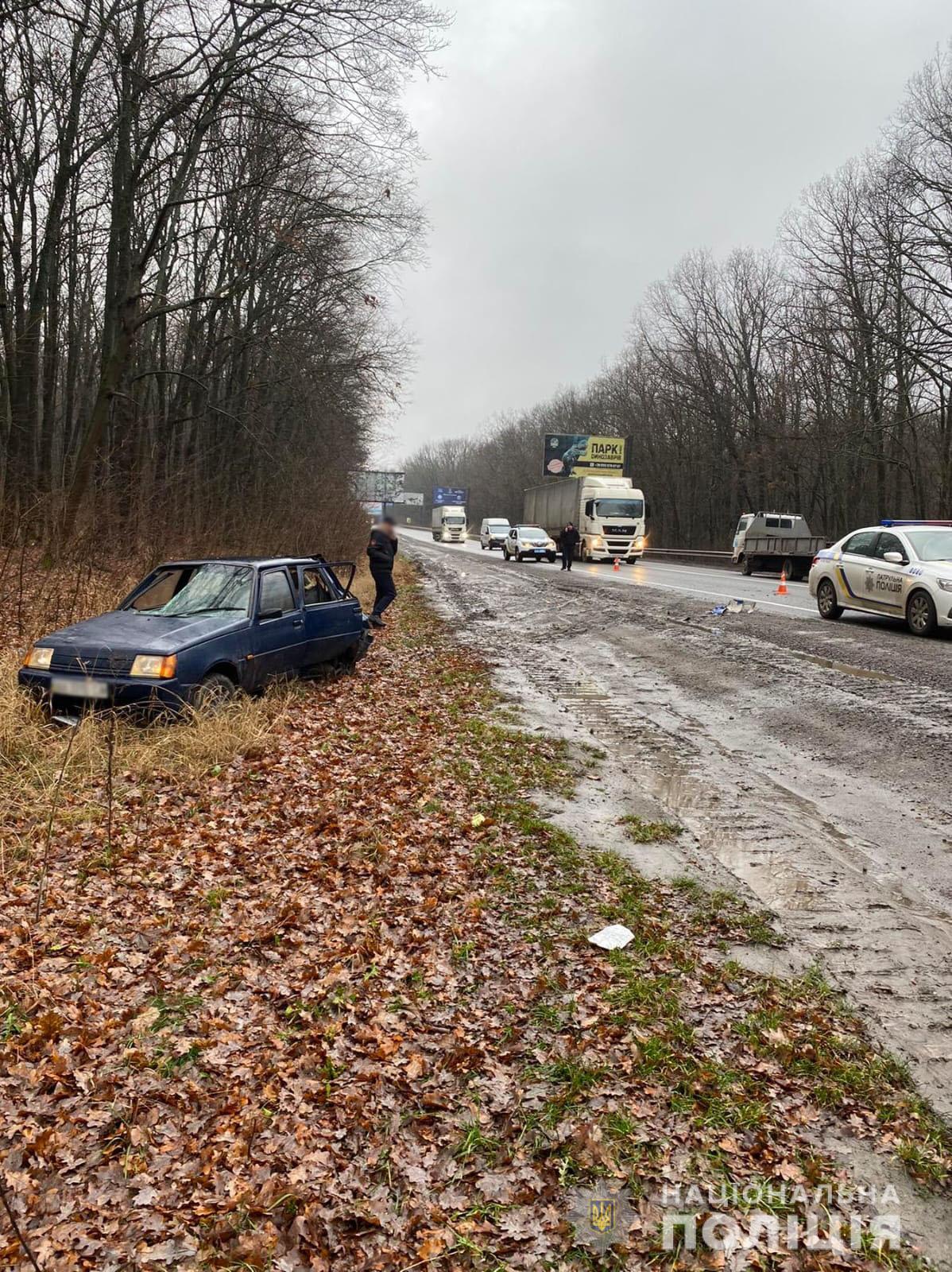 Чинил машину на обочине: на Окружной Харькова фура раздавила легковушку с водителем фото 4 3
