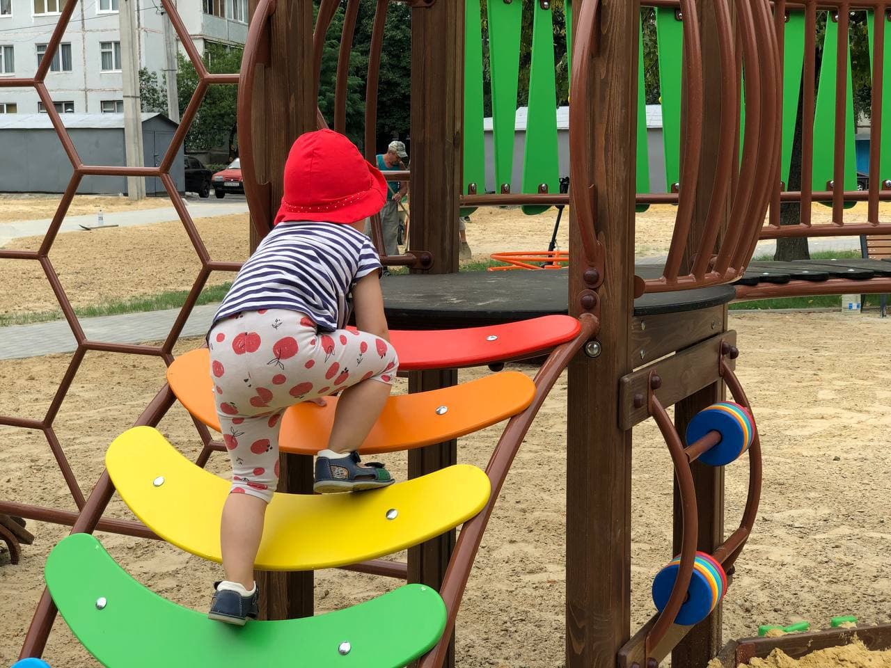 Мультифитнес-станции и игровые комплексы: на проспекте Победы завершена еще одна зона  отдыха фото 5 4