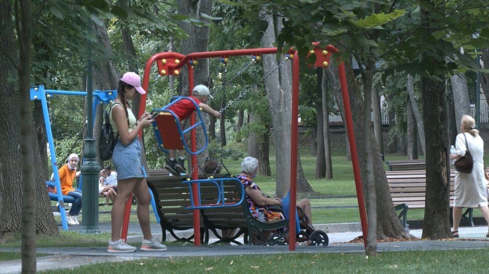 "Сто приседаний": в саду Шевченко охрана наказала детей за поведение на площадке фото 3 2