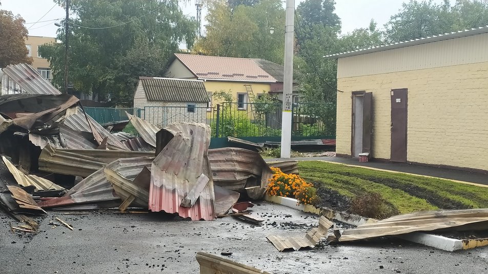 Замкнуло электропроводку: под Харьковом &mdash; масштабный пожар в школе фото 5 4