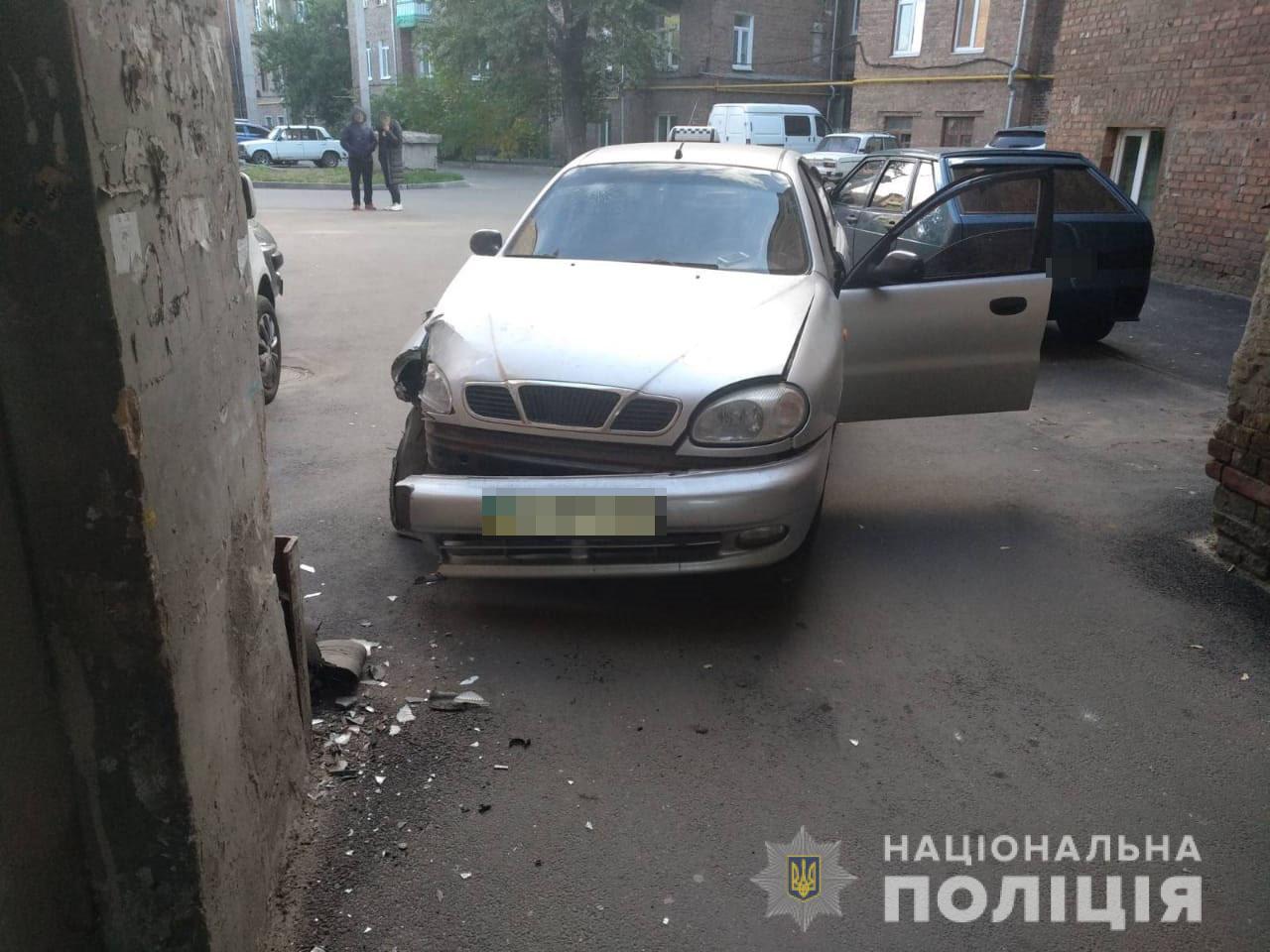 Врезался в арку: на Московском проспекте таксист умер за рулем фото 1