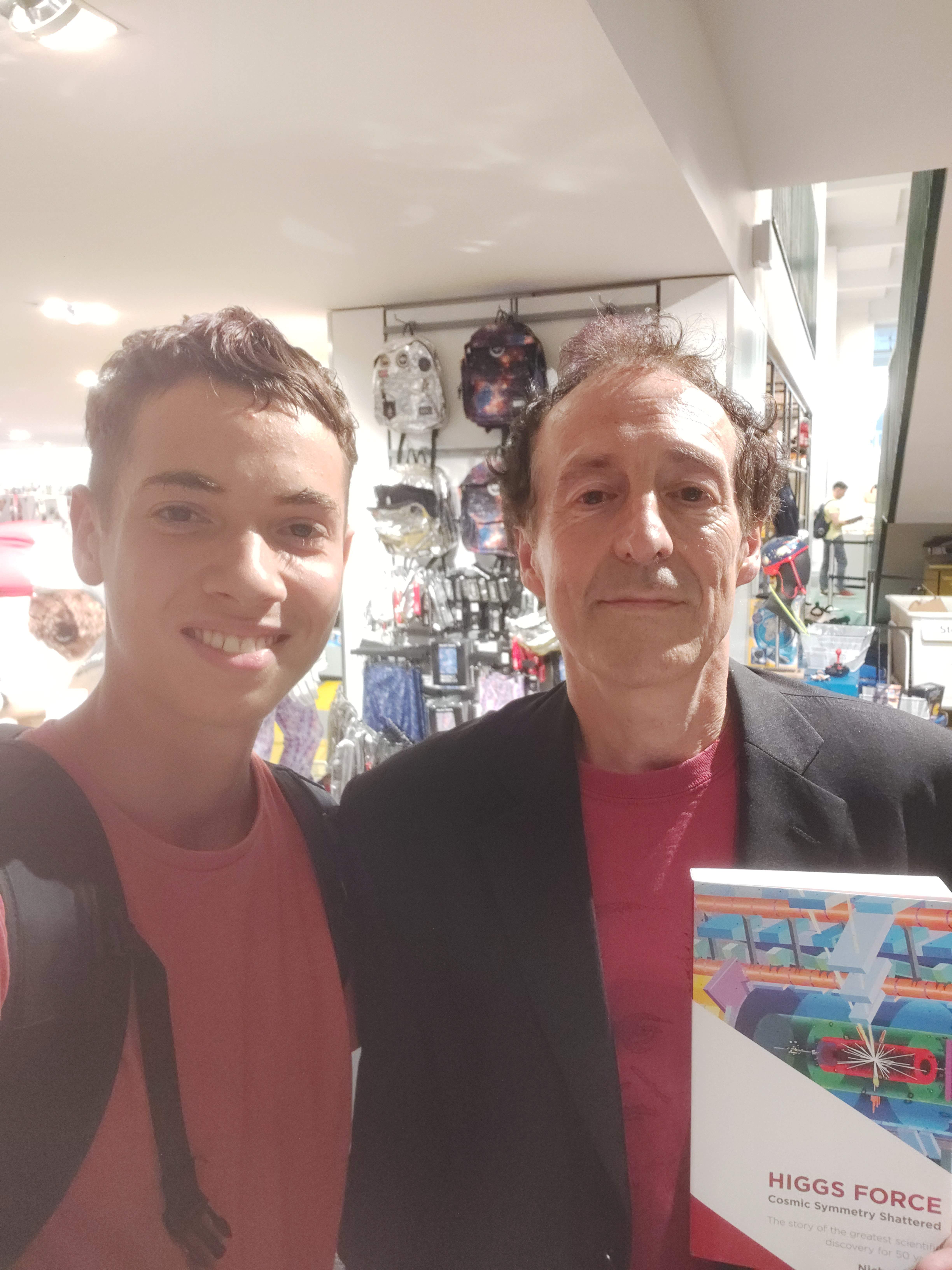 Илья Шкирко с Николасом Ми — физиком и автором книги "Сила Хиггса". Фото из личного архива Ильи Шкирко