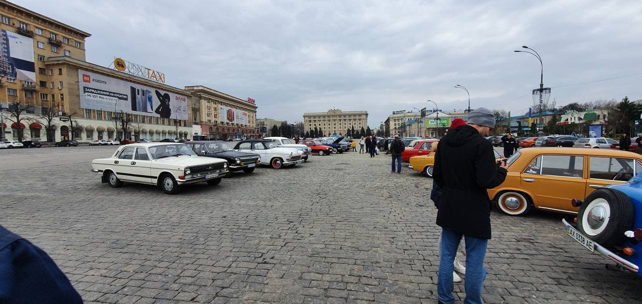 Фотофакт: на площади Свободы — парад ретроавтомобилей фото 3 2