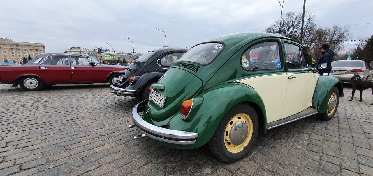 Фотофакт: на площади Свободы — парад ретроавтомобилей фото 5 4