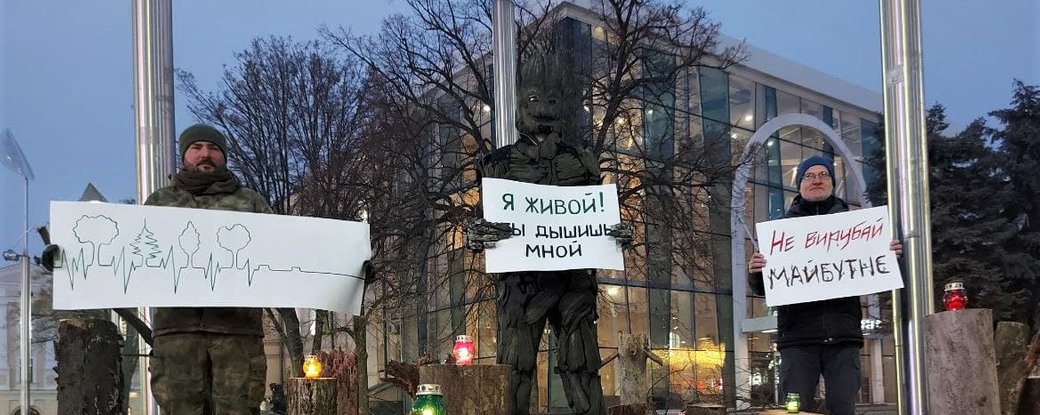 Пни и зажженные лампадки: в центре Харькова &mdash; эко-акция против вырубки деревьев.