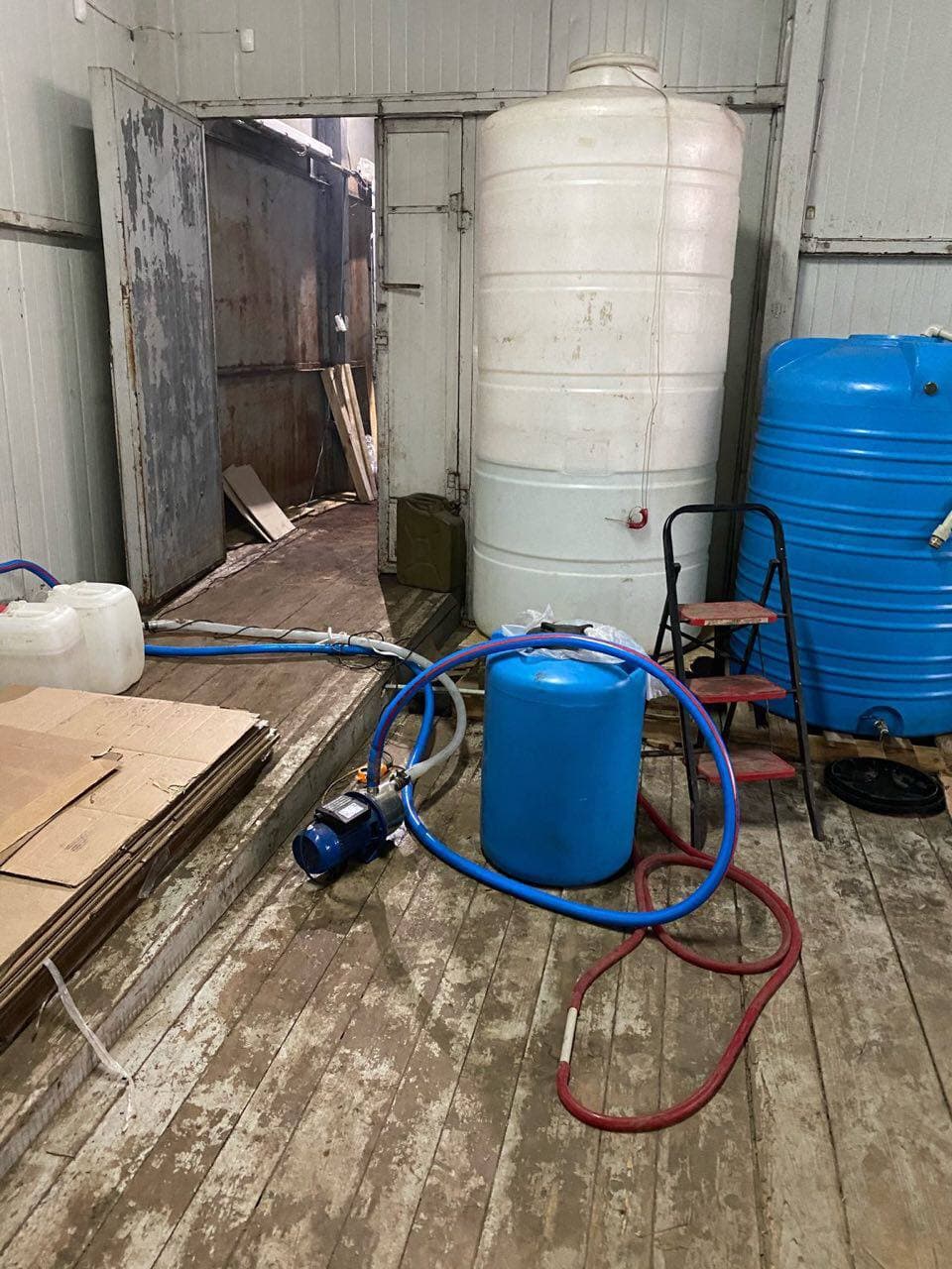 Сбывали в кафе и магазины: в Харькове подделывали алкоголь в больших масштабах фото 1