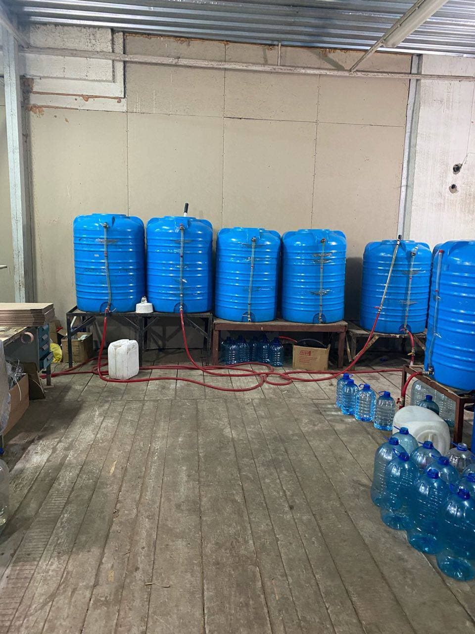 Сбывали в кафе и магазины: в Харькове подделывали алкоголь в больших масштабах фото 2 1