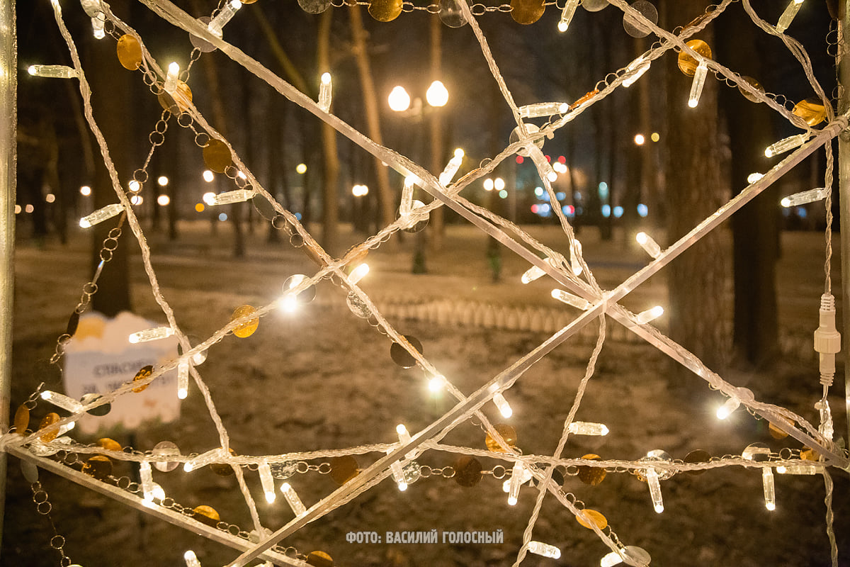 Новая локация для селфи: в парке Горького появились светящиеся арки фото 2 1