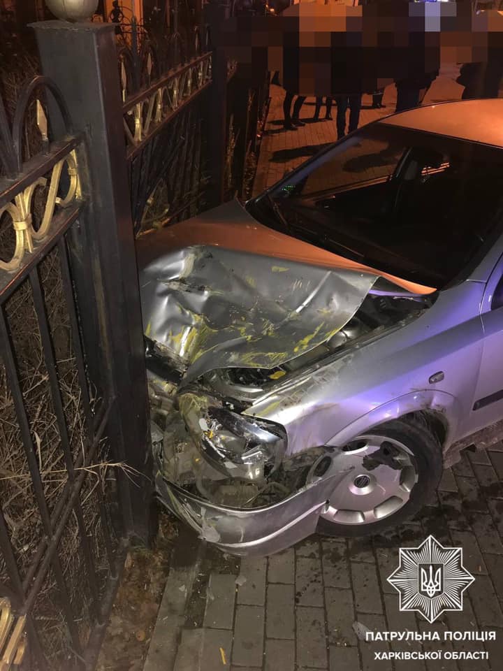 Автобус №248 протаранил легковушку.