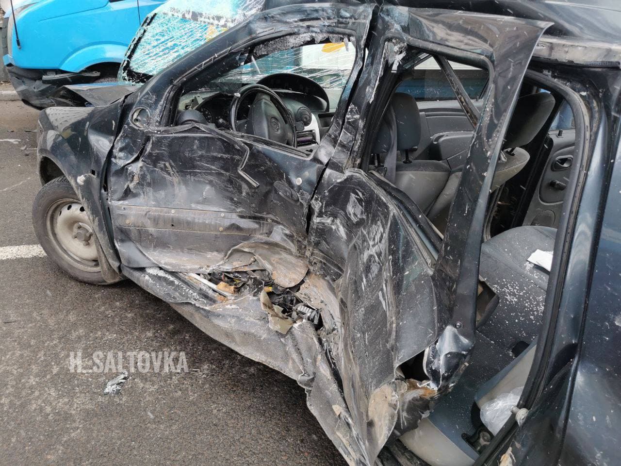 Есть пострадавшие: в Харькове столкнулись бетономешалка, грузовик и легковушка фото 2 1