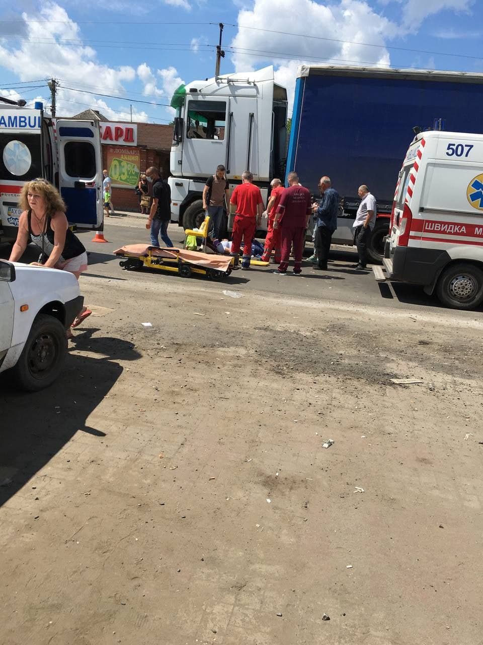 Вышли из автобуса: в Безлюдовке фура сбила двух женщин фото 3 2