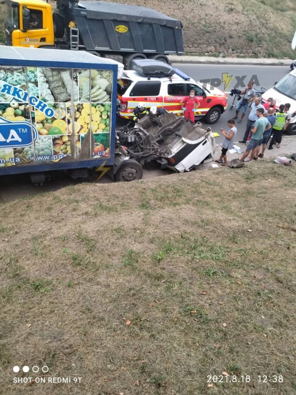 Грузовик развалился на ходу, кабину оторвало: харьковчане опубликовали видео спасения водителя в ДТП фото 4 3