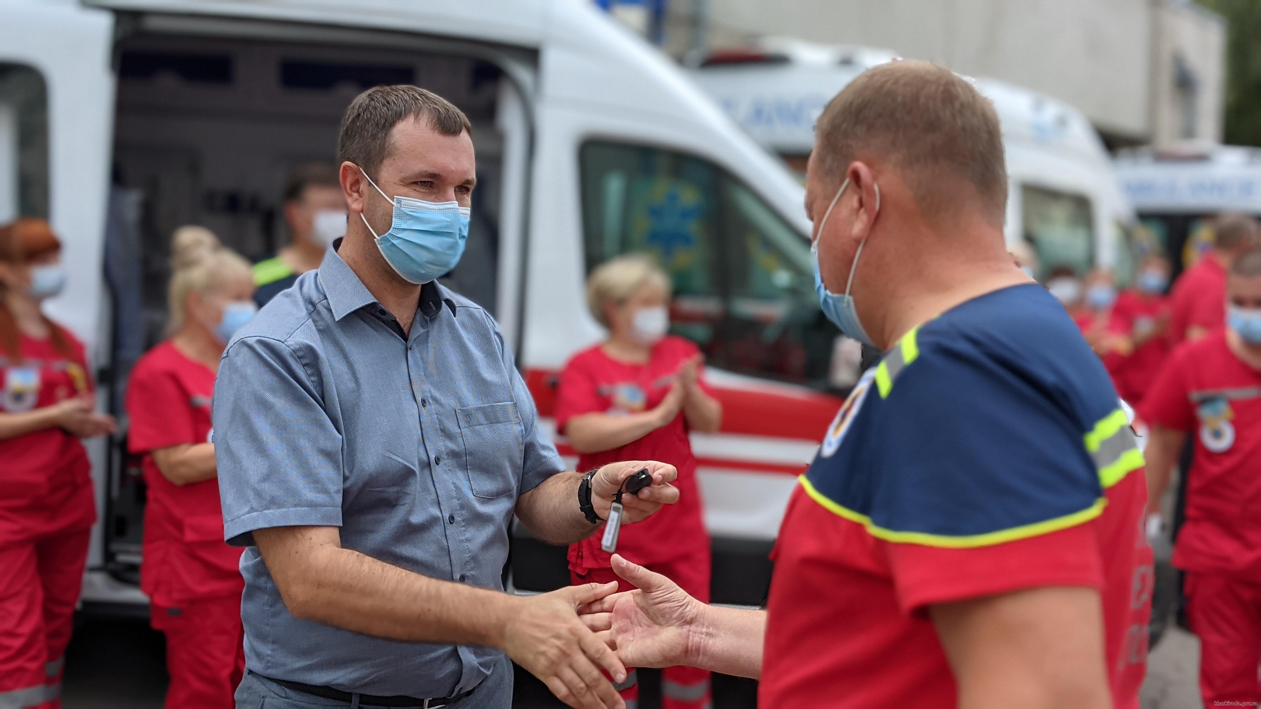 "Оборудованы по последним требованиям": харьковская скорая получила новые автомобили Ford фото 4 3