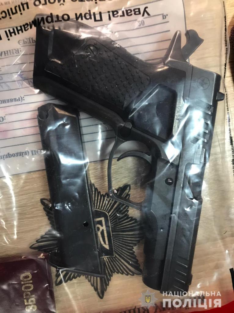 Грозит до 12 лет: в Харькове задержали банду угонщиков элитных автомобилей фото 5 4