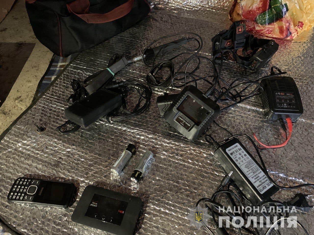 Грозит до 12 лет: в Харькове задержали банду угонщиков элитных автомобилей фото 8 7