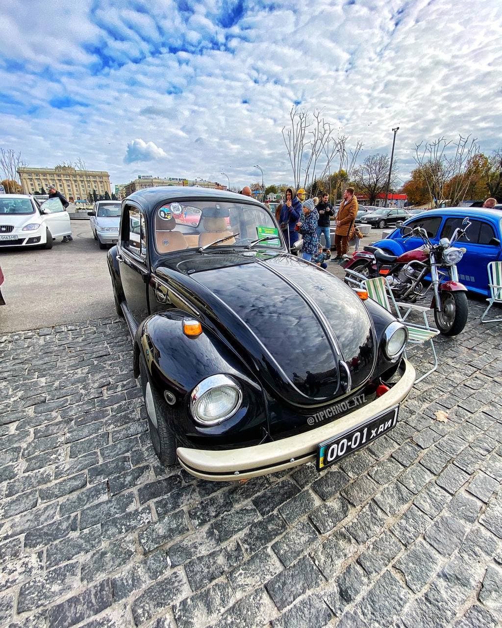 Ко Дню автомобилиста: на площади Свободы — выставка ретро-техники  фото 13 12