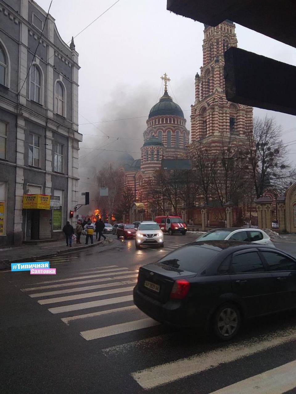 На территории Благовещенского собора — сильный пожар.