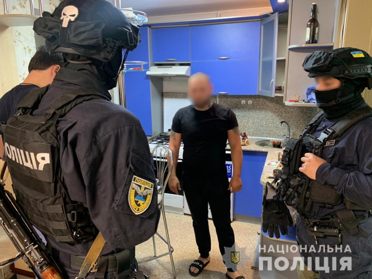 Представлялись сотрудниками банка: в Харькове задержали мошенников, воровавших деньги с карт фото 1