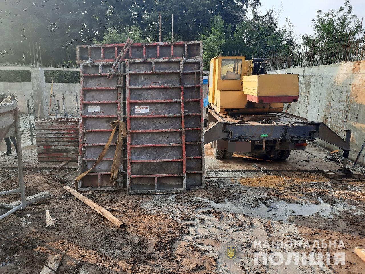 Работал на стройке: с новостроя на Салтовке на мужчину упала балка фото 3 2