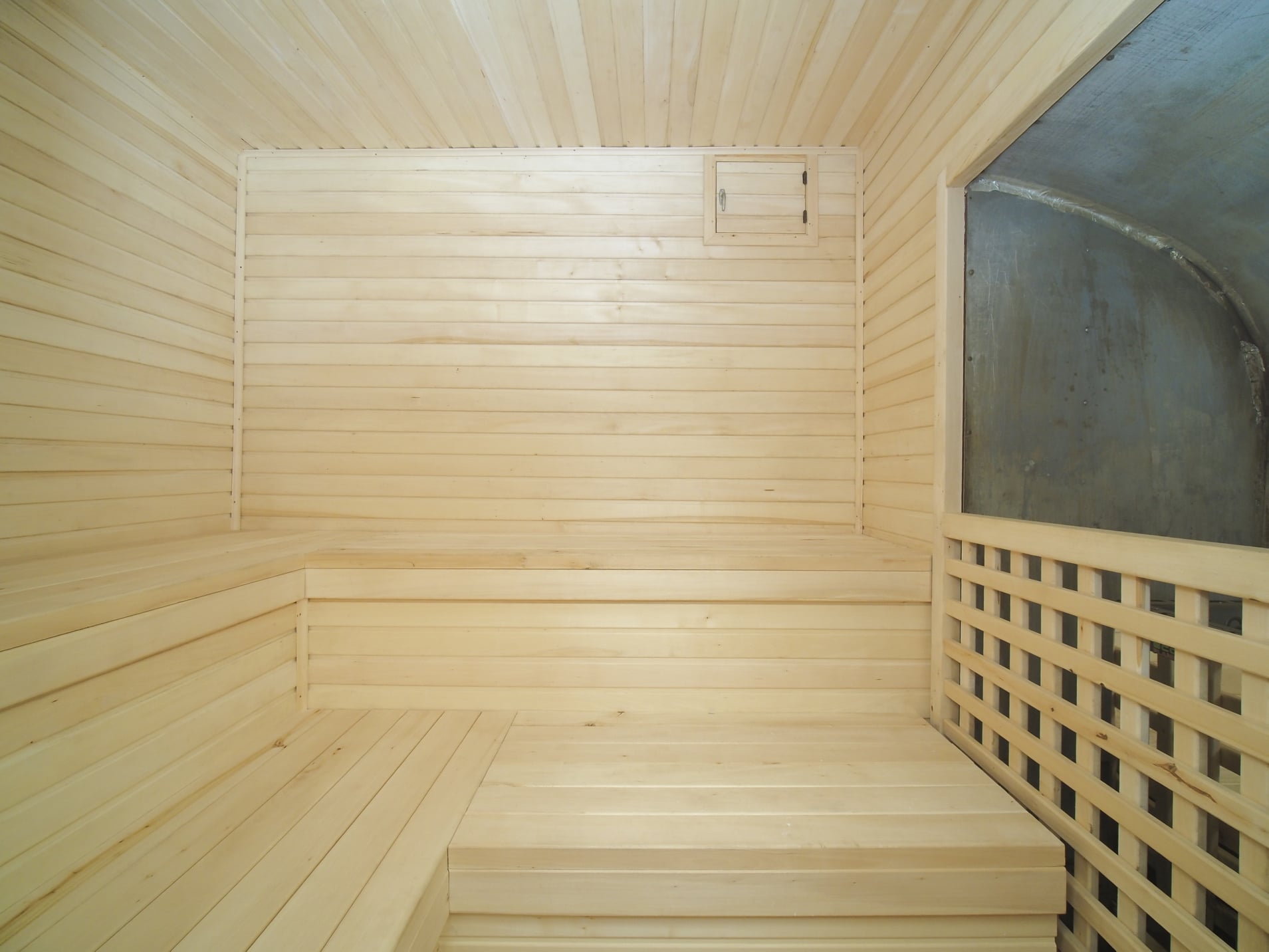 На открытом воздухе: в Харькове возобновил работу еще один бассейн.