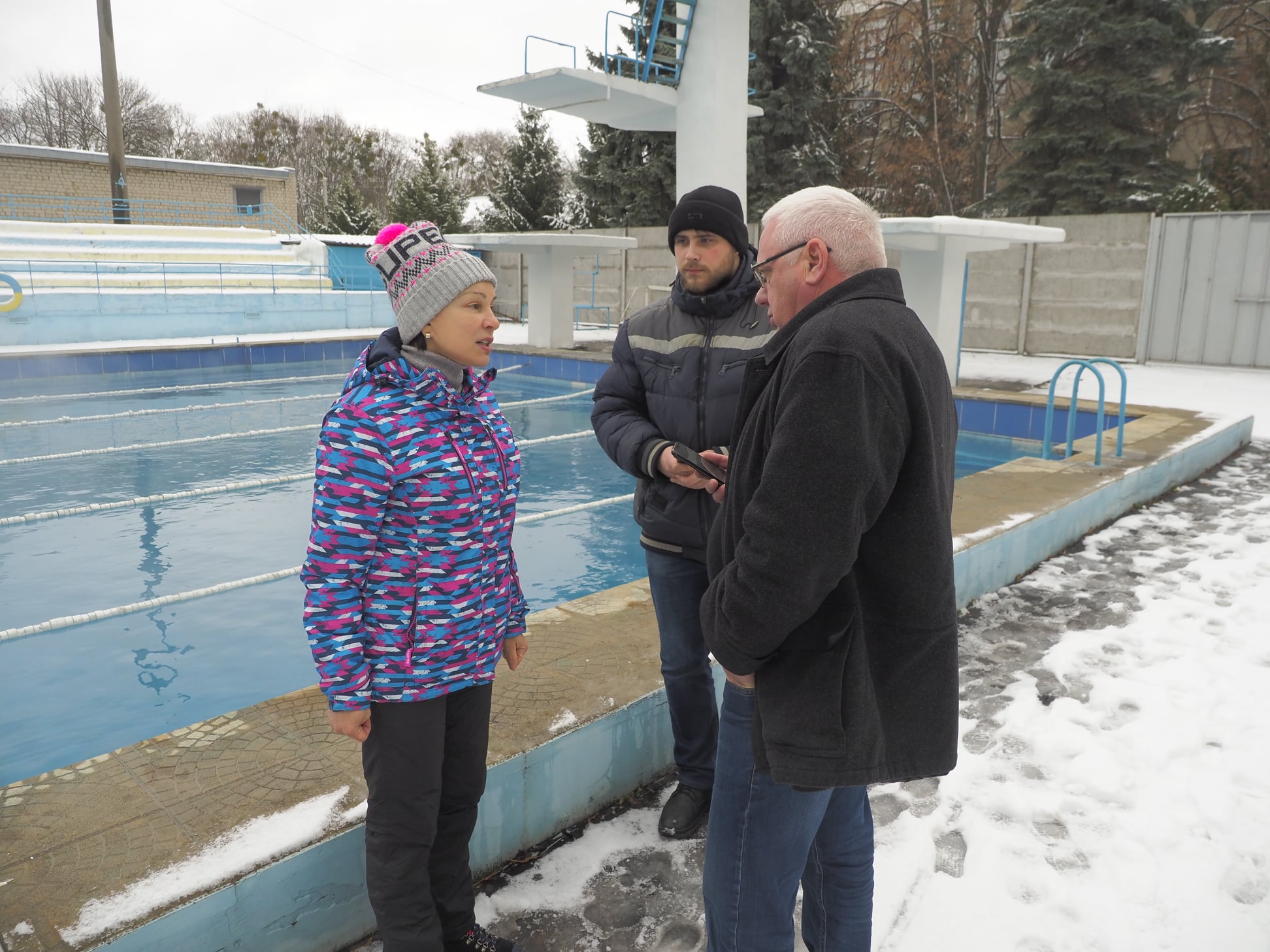 На открытом воздухе: в Харькове возобновил работу еще один бассейн.