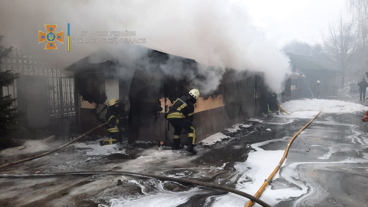 На территории Благовещенского собора — сильный пожар.
