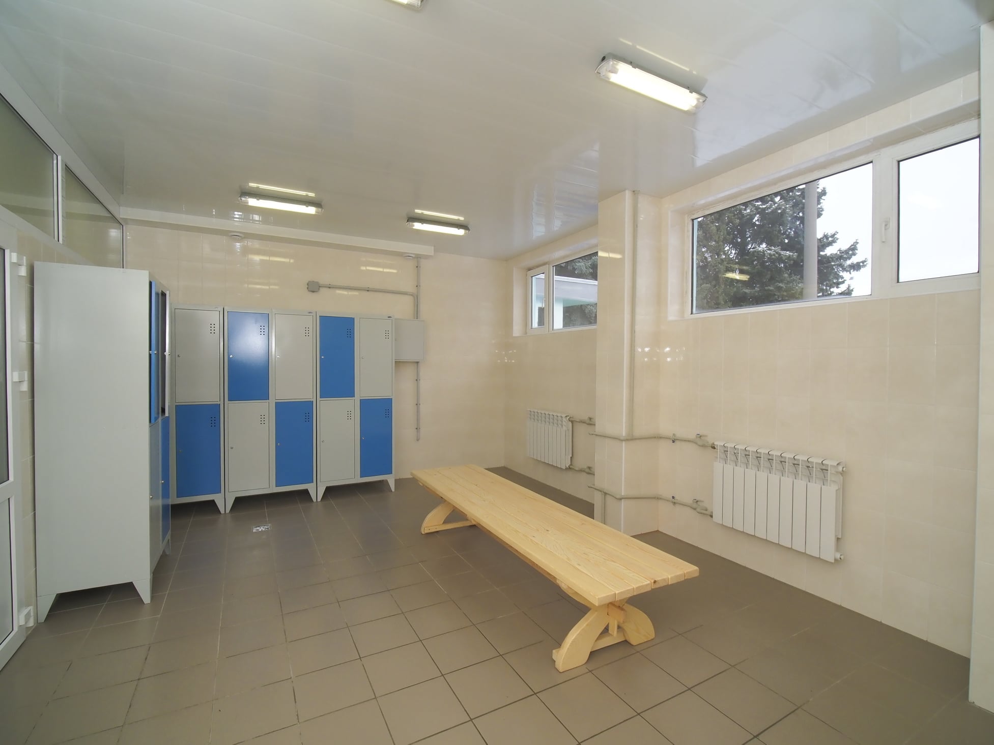 На открытом воздухе: в Харькове возобновил работу еще один бассейн.