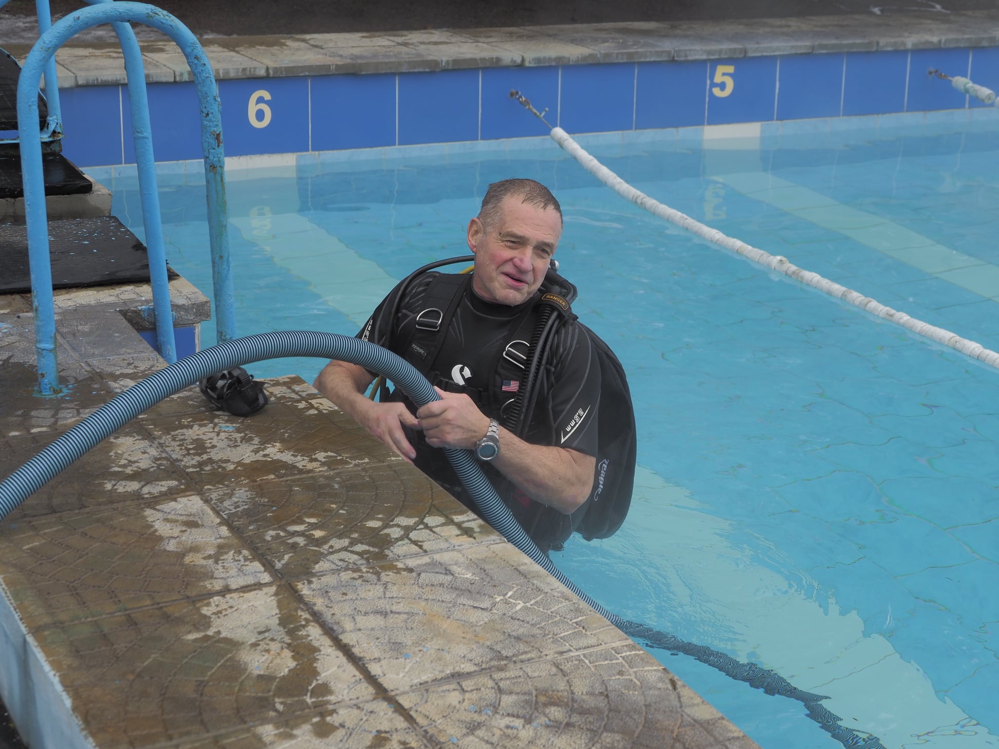 На открытом воздухе: в Харькове возобновил работу еще один бассейн.