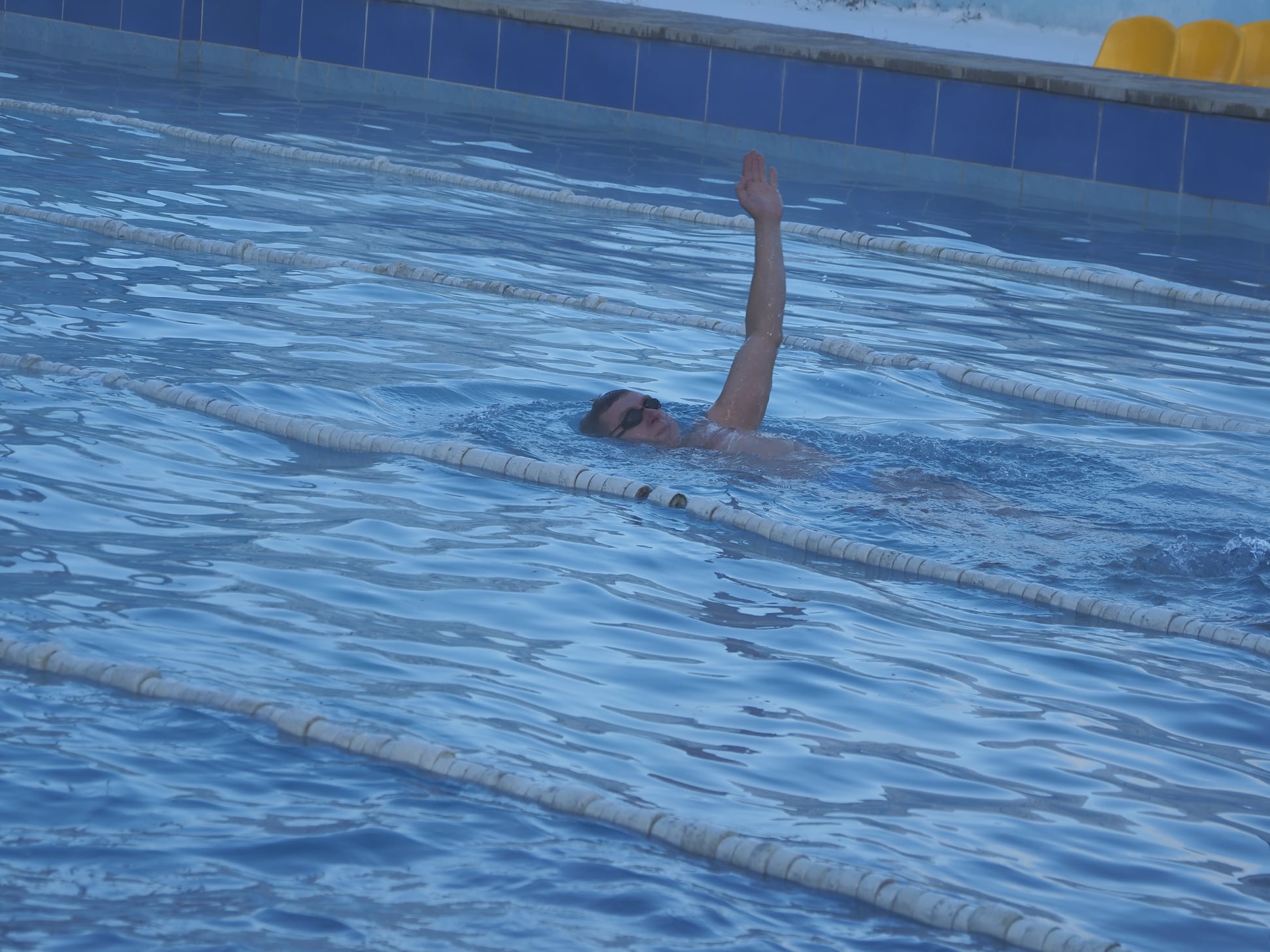 На открытом воздухе: в Харькове возобновил работу еще один бассейн.