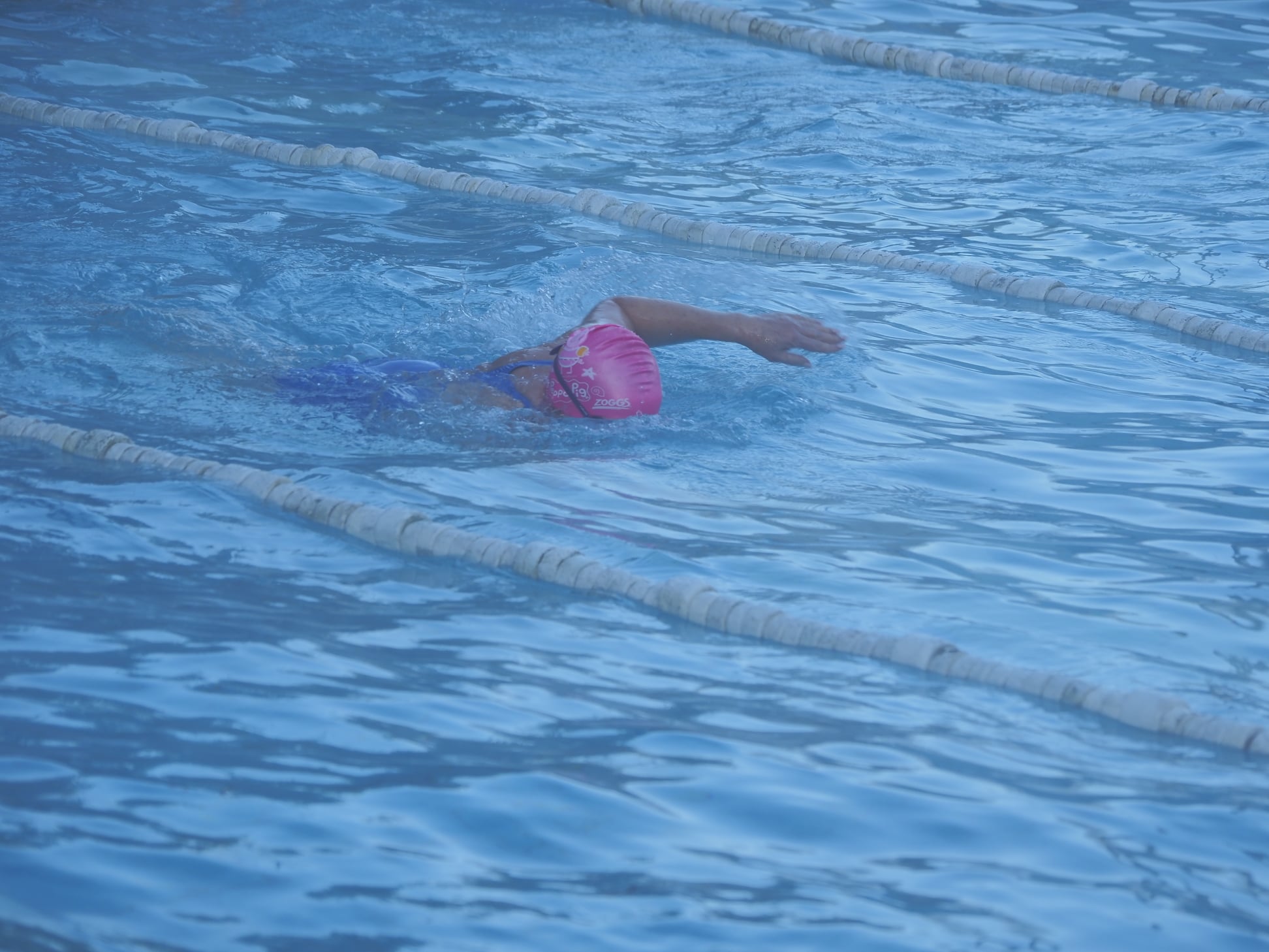 На открытом воздухе: в Харькове возобновил работу еще один бассейн.