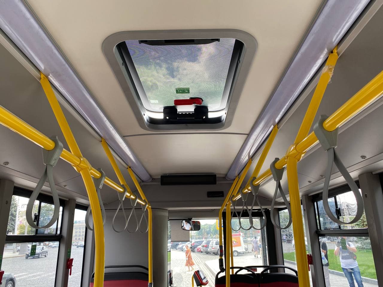 Новые городские автобусы: почему не принимают "наличку" и как ездят льготники фото 13