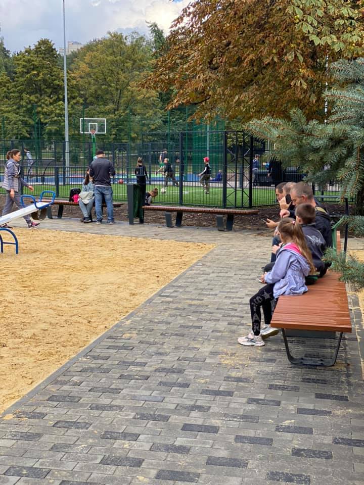С детской и спортивной зоной: в Харькове реконструировали сквер фото 14 13