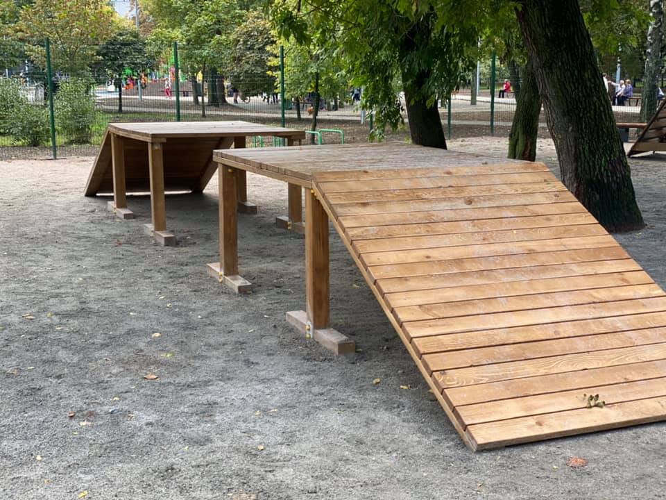 С детской и спортивной зоной: в Харькове реконструировали сквер фото 21 20