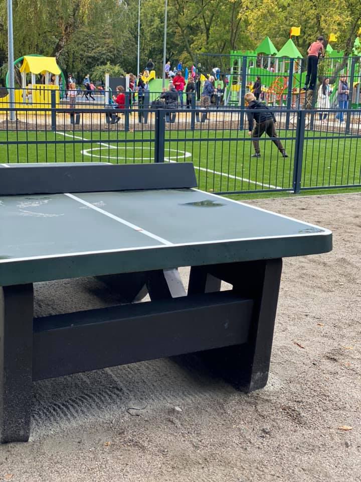 С детской и спортивной зоной: в Харькове реконструировали сквер фото 3 2